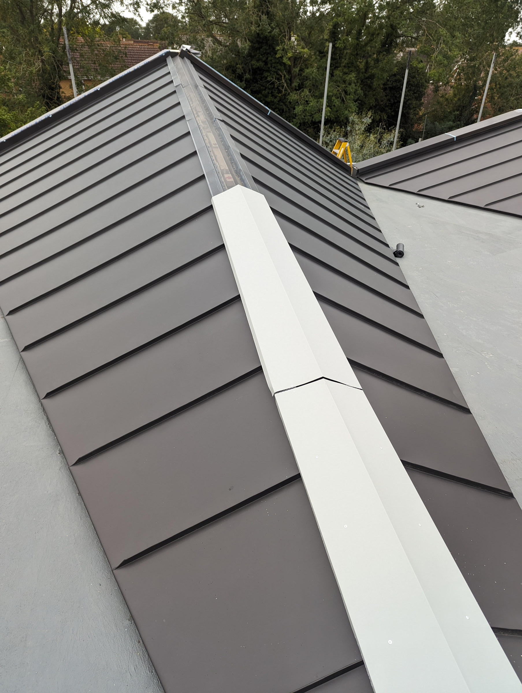 PREFA Black Grey — technical ridge build-up